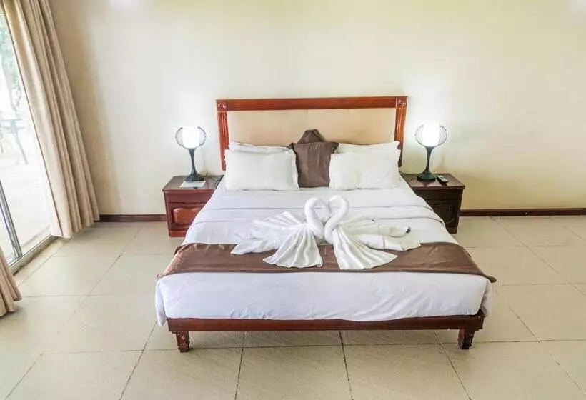 اتاق استاندارد با چشم‌انداز دریاچه, Lake Safari Lodge