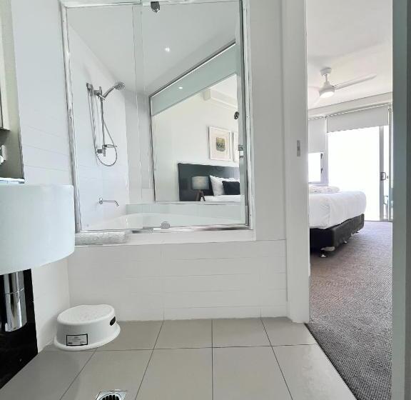 Студия Стандарт Вид на Море, Oshen Holiday Apartments Yeppoon