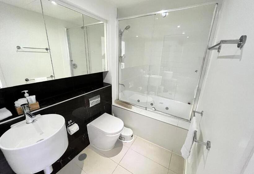 Апартаменты Премиум 1 Спальня, Oshen Holiday Apartments Yeppoon