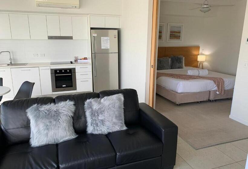 Апартаменты Премиум 1 Спальня, Oshen Holiday Apartments Yeppoon