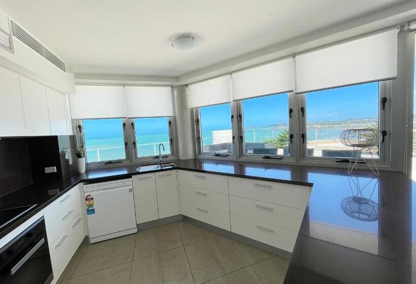 Апартаменты Premium 3 Спальни, Oshen Holiday Apartments Yeppoon