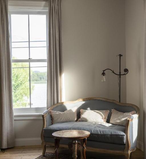 غرفة قياسية, Stewart House