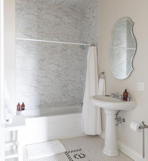 غرفة سوبيريور, Stewart House