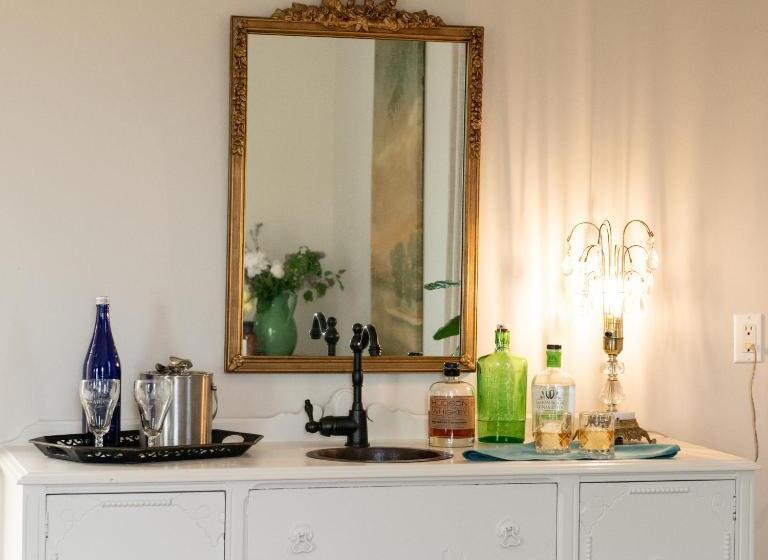 غرفة سوبيريور, Stewart House