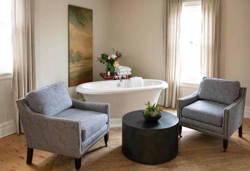 غرفة سوبيريور, Stewart House