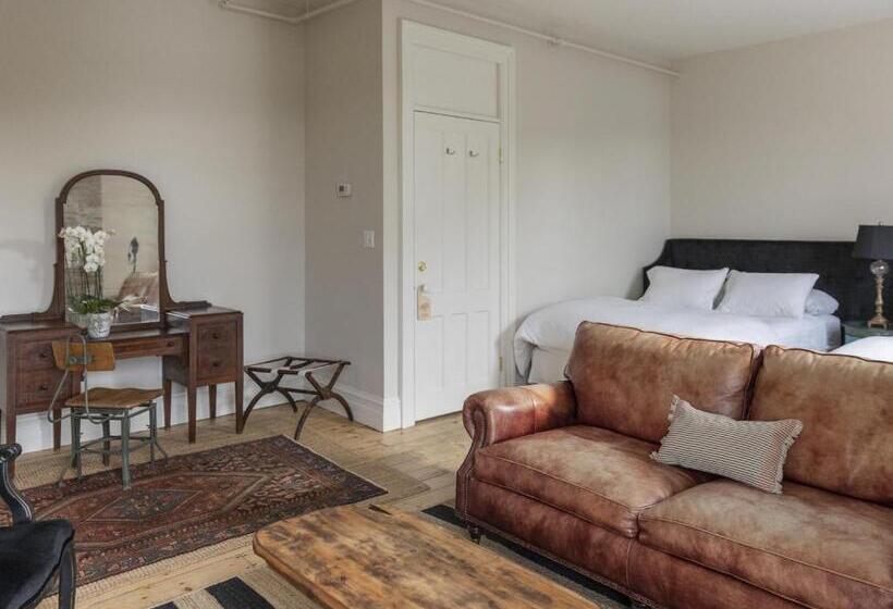 Четырехместный Номер Стандарт, Stewart House