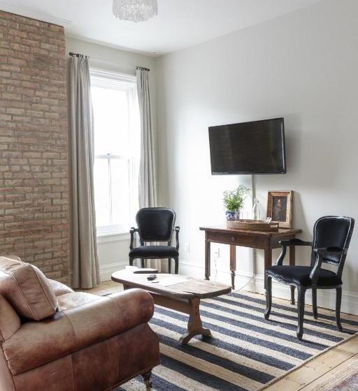 غرفة قياسية رباعية, Stewart House