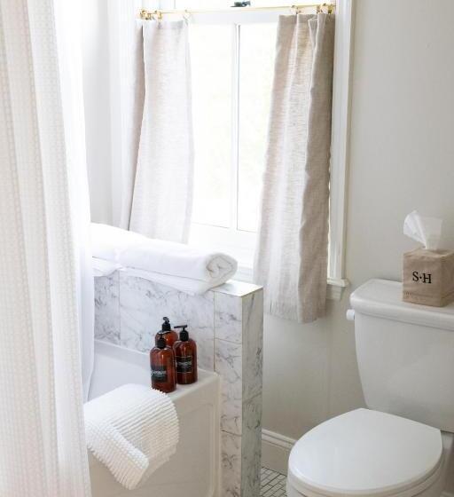 غرفة قياسية ثلاثية, Stewart House