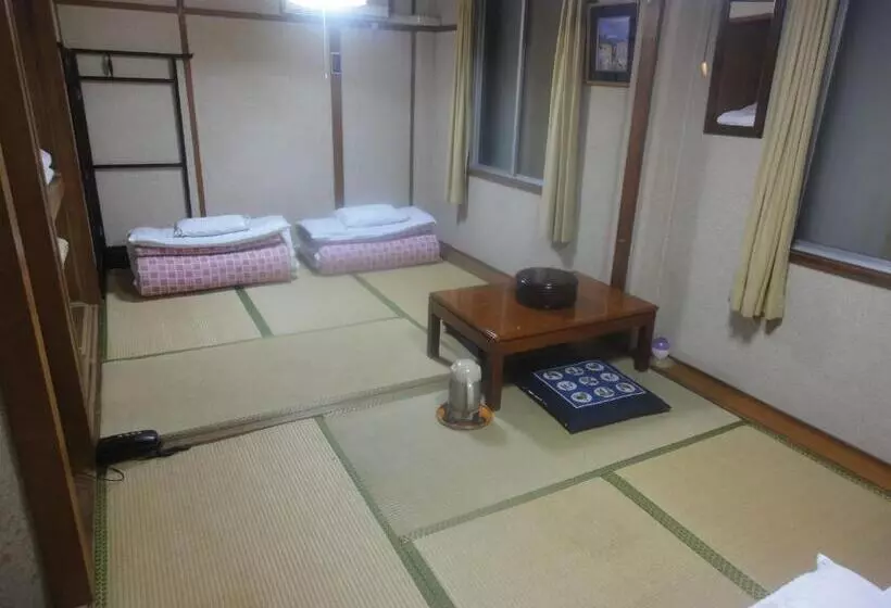 Camera Familiare, Kasuga Ryokan