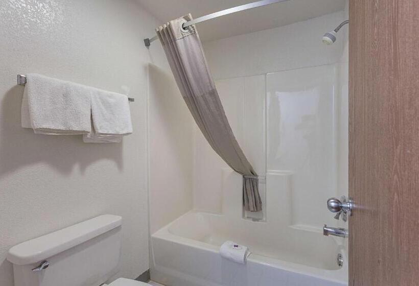 غرفة قياسية سرير كينج, Rodeway Inn