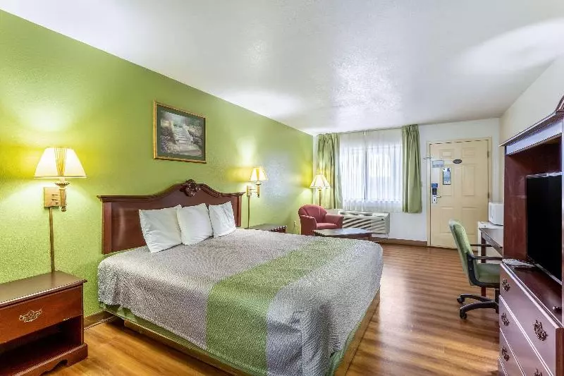 Standard-huone King-vuode, Rodeway Inn