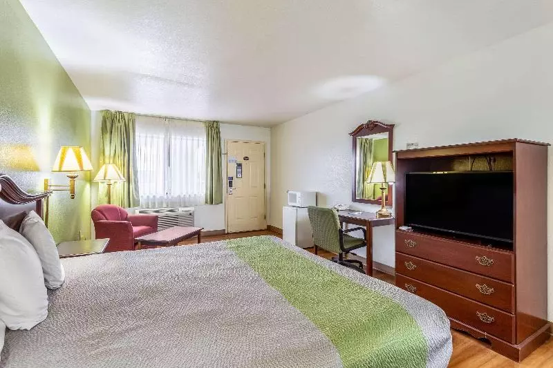 Standard-huone King-vuode, Rodeway Inn