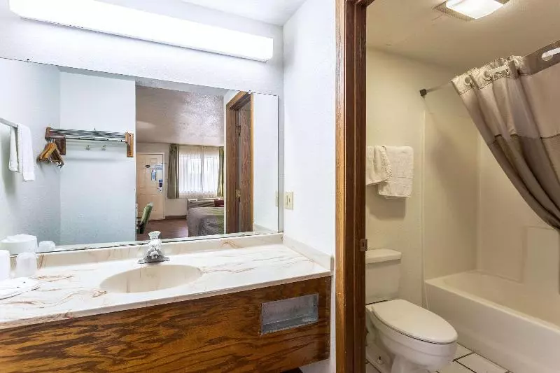 Standard-huone King-vuode, Rodeway Inn