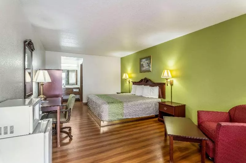 Standard-huone King-vuode, Rodeway Inn