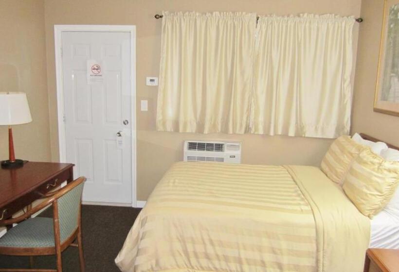 带2个双人床的标准工作室, Village Inn & Suites   Sudbury