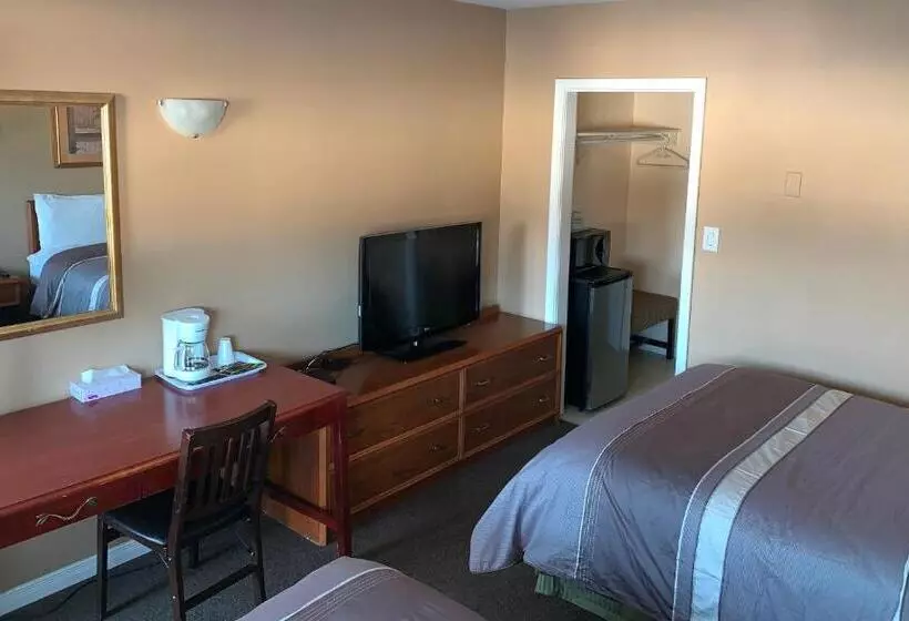 ２ダブルベッドのスタンダードルーム, Village Inn & Suites   Sudbury