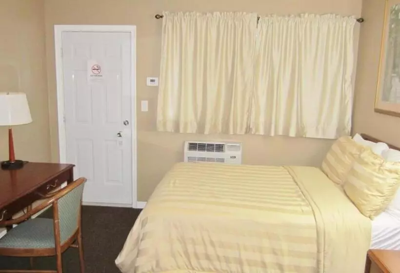ダブルベッドスタンダードルーム, Village Inn & Suites   Sudbury