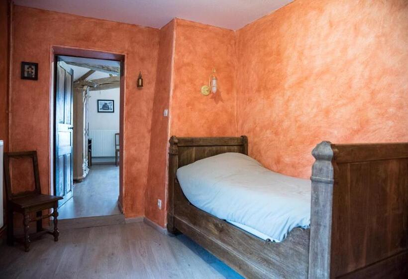 חדר משפחתי, La Ferme Des 3 Suissesses