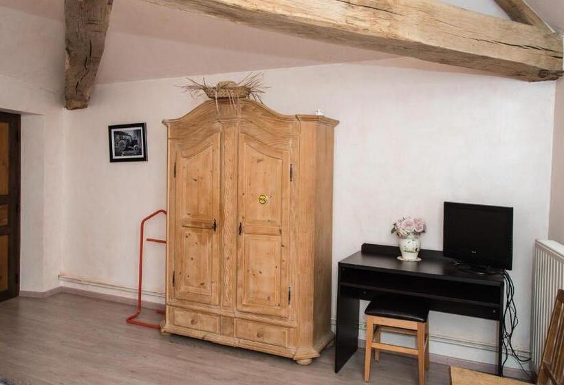 Семейный Номер, La Ferme Des 3 Suissesses