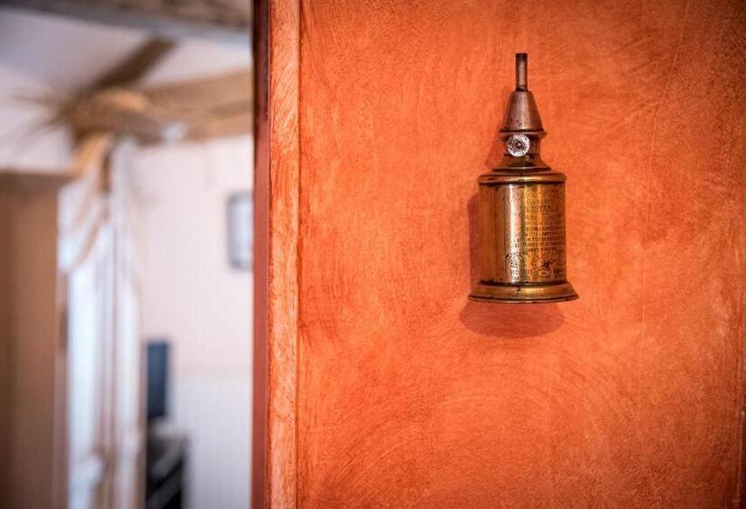 חדר משפחתי, La Ferme Des 3 Suissesses