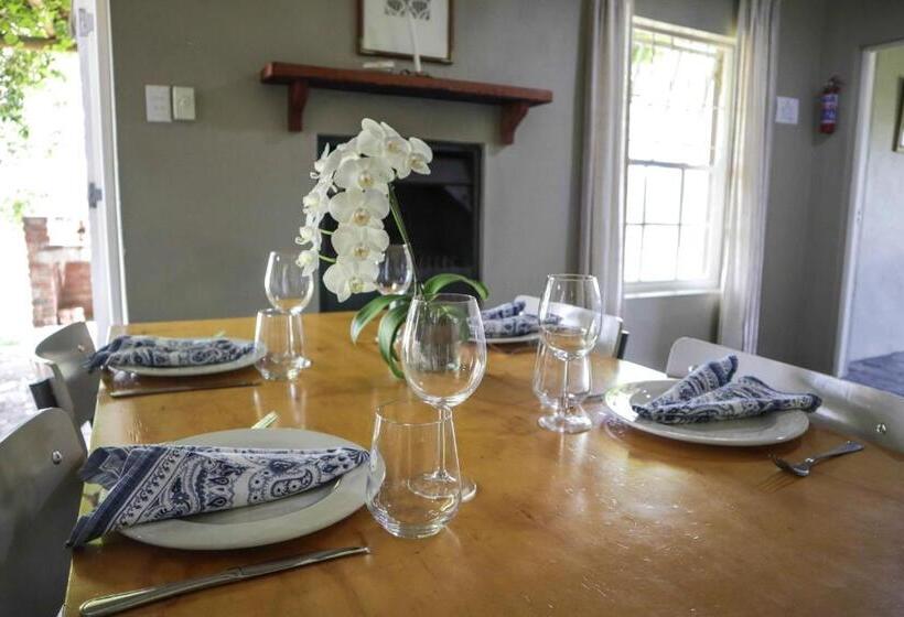 جناح عائلي, Saronsberg Vineyard Cottages