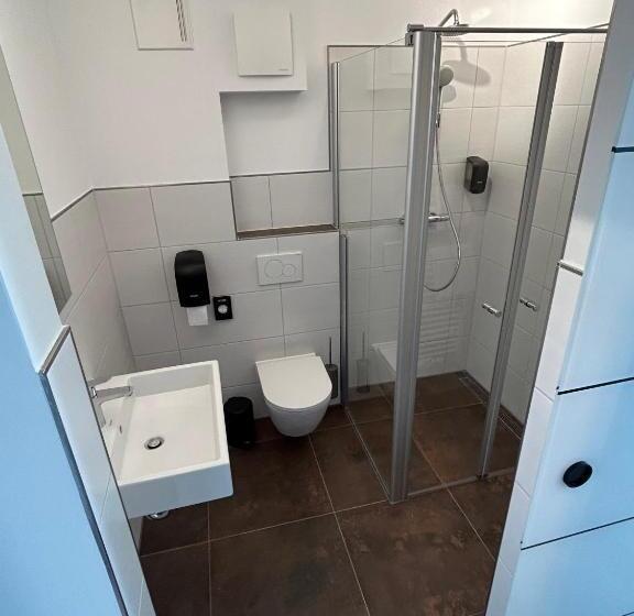 חדר סטנדרט יחיד, Stahltower