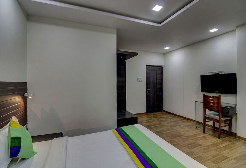 חדר דלוקס, Treebo Seven Suites