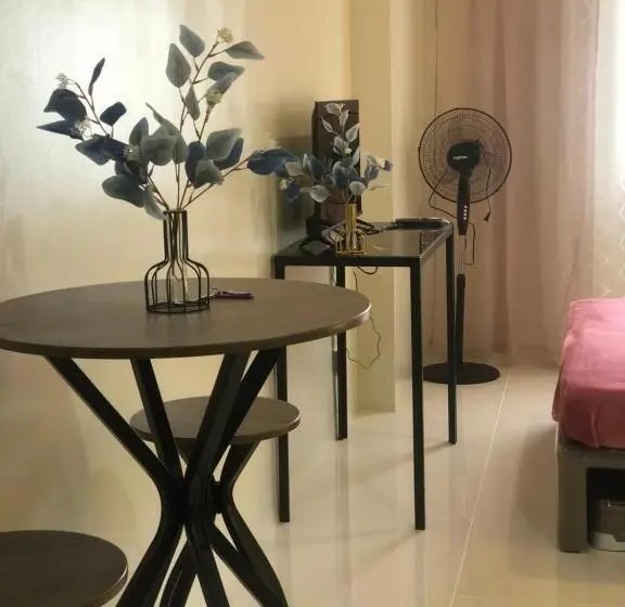 スタンダードスタジオ, Cozy Room At Brenthill Condominium