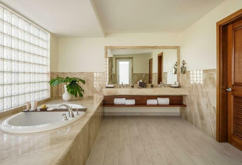 اتاق لوکس با چشم‌انداز دریا, Aurora Anguilla Resort & Golf Club