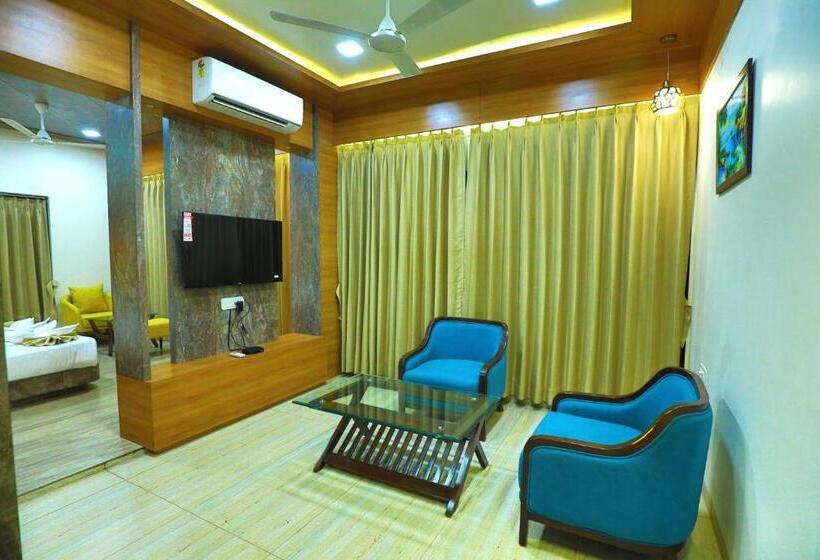 带大床的标准间, The Grand Ladhukara