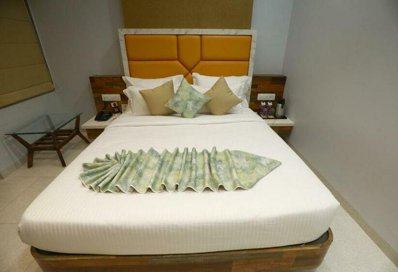 豪华房间, The Grand Ladhukara