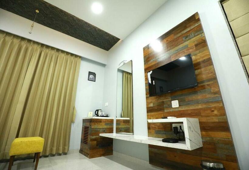 带大床的高级房间, The Grand Ladhukara