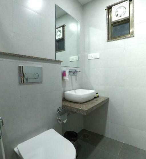 高级大房间, The Grand Ladhukara