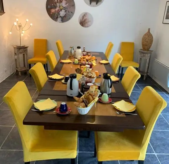 庭の見える１ベッドルームアパートメント, Maison Castellane Chambre D Hotes B&b
