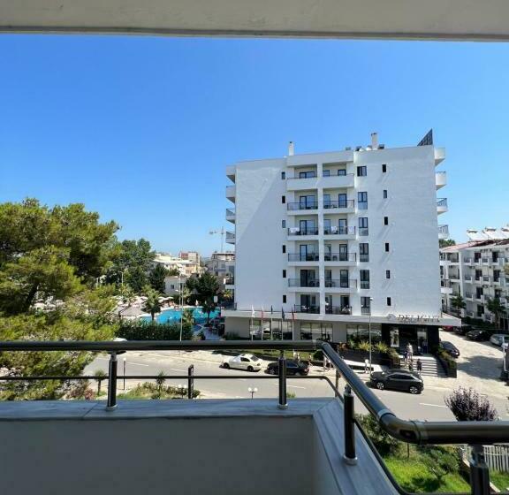 Номер Deluxe с Балконом, Antik