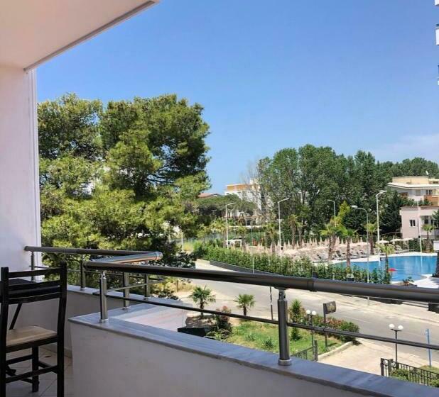 Апартаменты 1 Спальня с Балконом, Antik