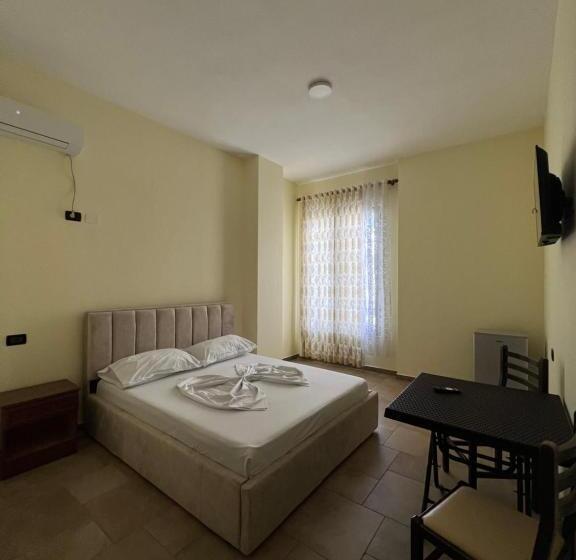 Номер Deluxe, Antik