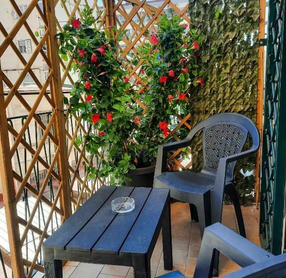 سوییت لوکس, Costa Apartment Naples