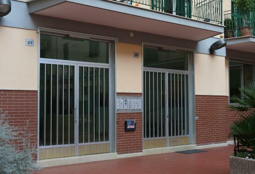 سوییت لوکس, Costa Apartment Naples