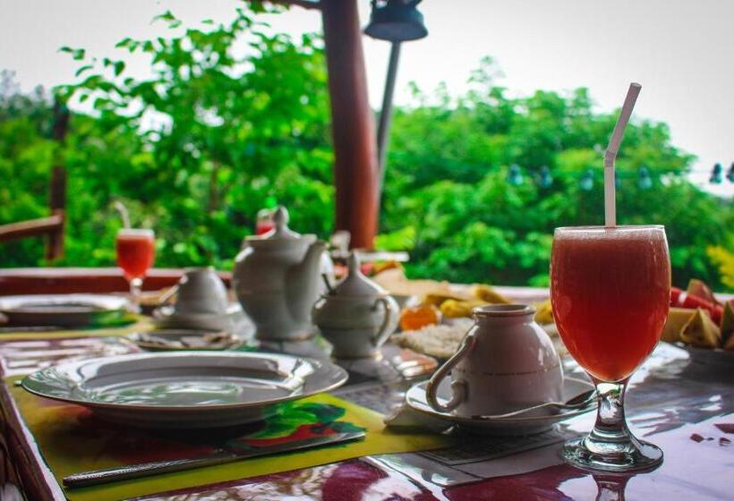 Deluxe Room with Balcony, Guest Inn Avendra