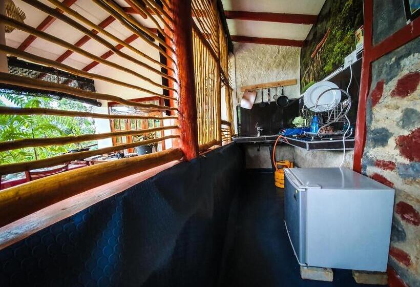 Deluxe Room with Balcony, Guest Inn Avendra