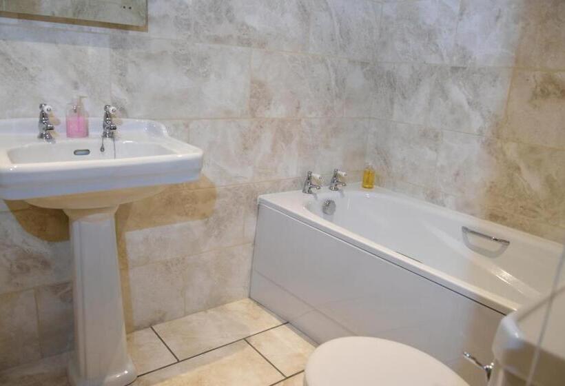 Хижина, Manor Farm Egerton