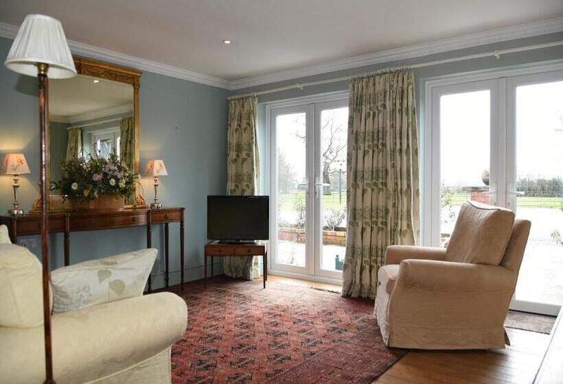 Хижина, Manor Farm Egerton