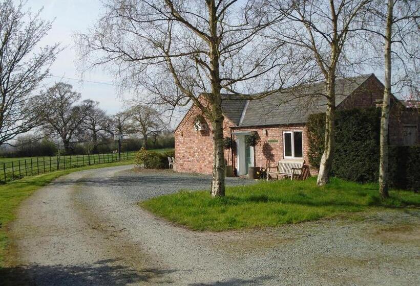 Хижина, Manor Farm Egerton