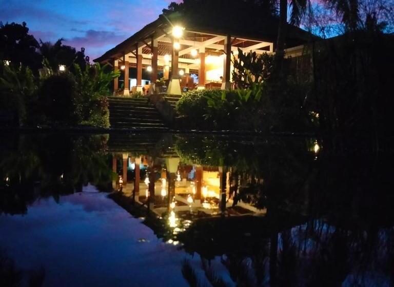 キングサイズベッドのデラックススイート, Cersen Resort Lombok