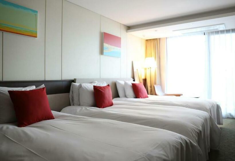 غرفة قياسية ثلاثية, Ramada By Wyndham Jeju Hamdeok