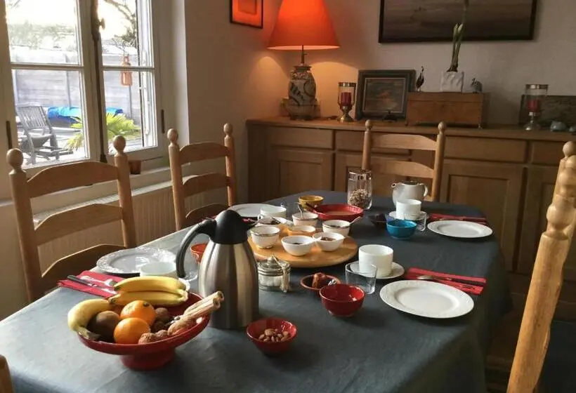 اتاق استاندارد با چشمانداز استخر, La Ferrade Chambres D Hôtes B&b