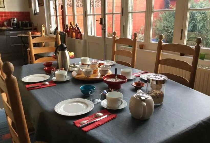 اتاق استاندارد با چشمانداز استخر, La Ferrade Chambres D Hôtes B&b