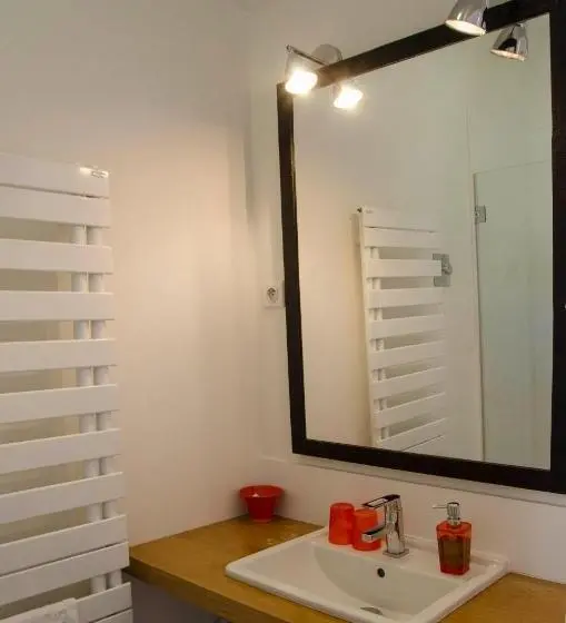 اتاق استاندارد با چشمانداز استخر, La Ferrade Chambres D Hôtes B&b