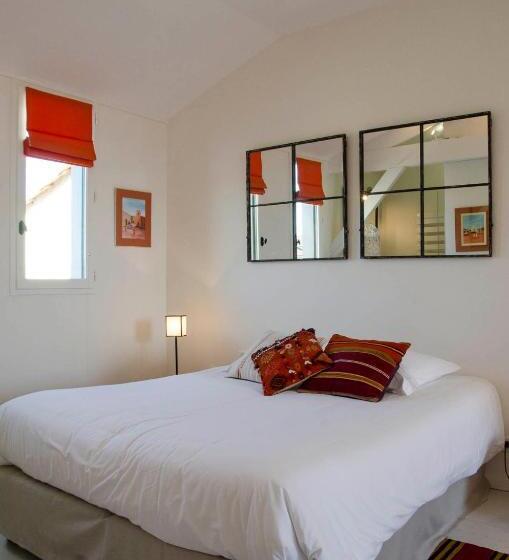 חדר סטנדרט נוף לבריכה, La Ferrade Chambres D Hôtes B&b